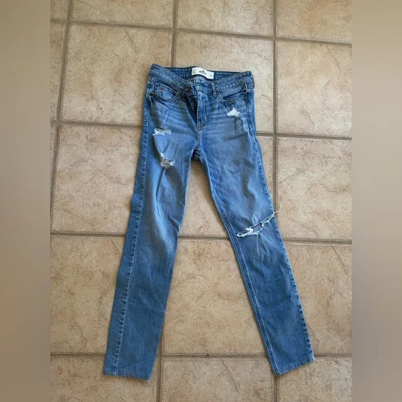 Hollister Women's Junior Skinny Distressed Ripped Jeans Size 3 W26 - Picture 1 of 4